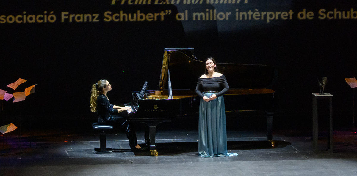 Graduate Elionor Martínez wins ten prizes, including the Oratorio-Lied category at the 63rd edition of the Tenor Viñas Competition.
