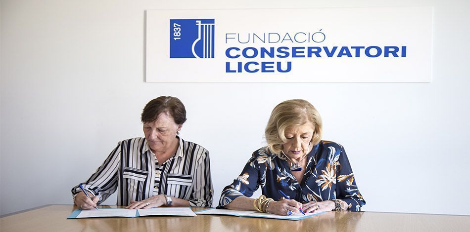 Firma Convenio "Beca Margarita Acero, marquesa Vda. de Foronda, para estudios de Máster en Enseñanzas Artísticas"