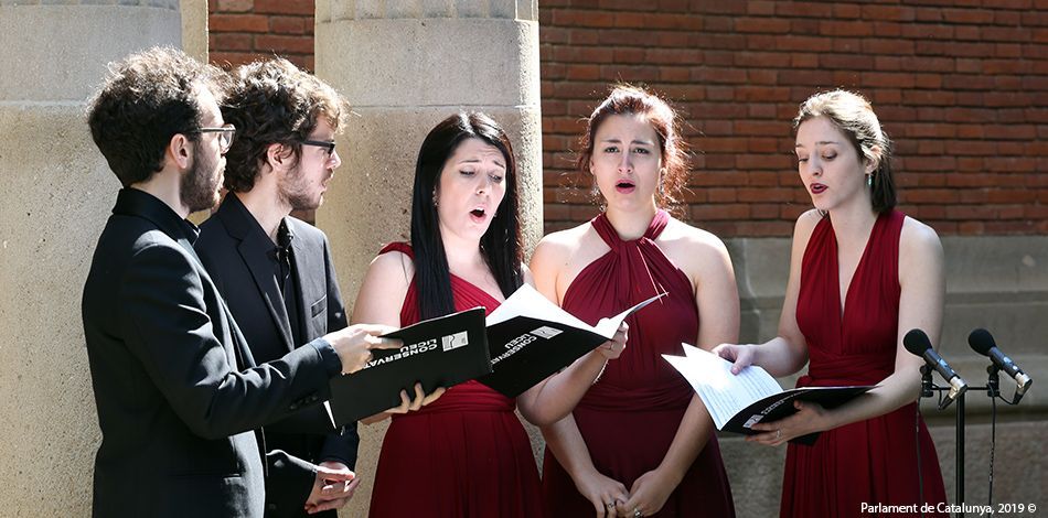 El Quinteto Indora formado por alumnos del Centro Superior de Música Liceu, actúa en el Parlamento de Cataluña con motivo de la Fiesta de Sant Jordi