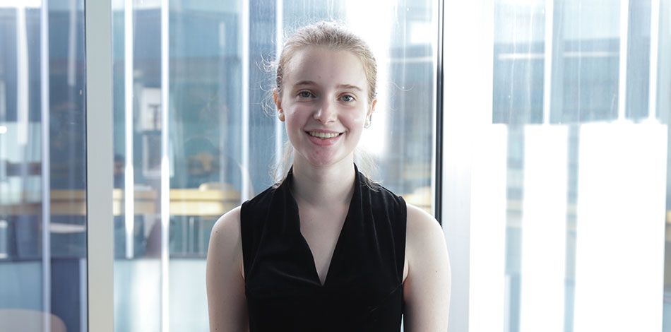 Alexandra Huguet, alumna de la Fundación Conservatori Liceu y Becaria de la Fundación de Música Ferrer-Salat, ganadora del segundo premio en el King’s Peak International Music Competition