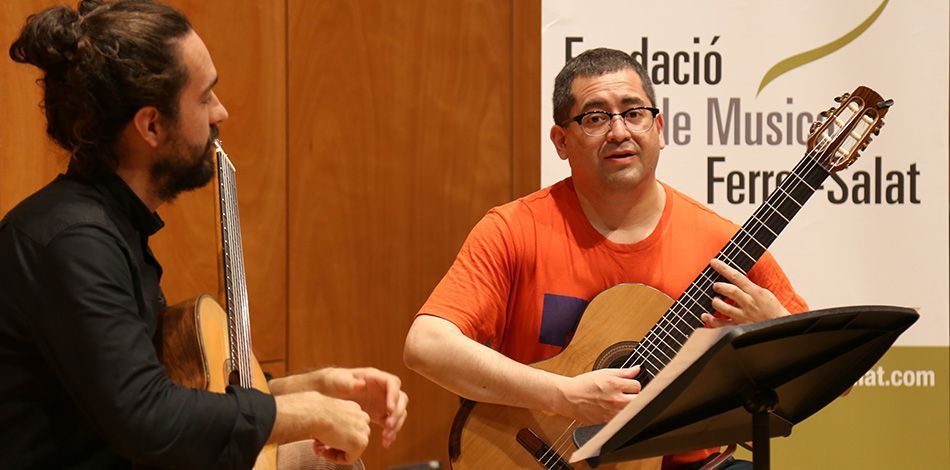 El Alumni boliviano Marcos Puña ofreció una masterclass de Guitarra a los alumnos del Centro Superior de la especialidad