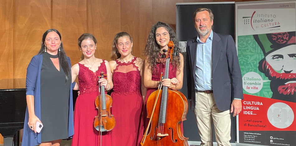 El Instituto Italiano de Cultura y el Consulado General de Italia, en colaboración con la Fundación Conservatorio Liceu, presentaron el concierto del Trío Hermes en el marco de un evento especial: la primera regata femenina de la Copa América