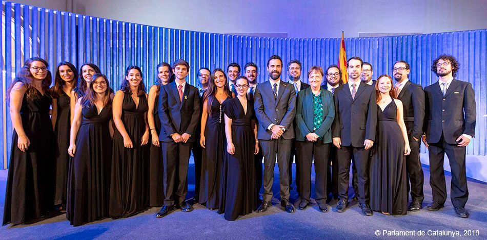 El Coro de Cámara del Centro Superior de Música Liceu actuo en el Parlamento de Cataluña con motivo de la entrega de la Medalla de Honor