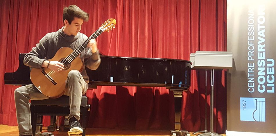 Roland Moles, alumno del Centre Profesional del Conservatori Liceu, es entrevistado por el Diari d’Andorra