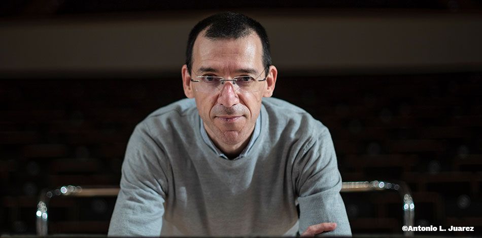 El compositor y director Xavier Pagès-Corella, profesor del Centro Superior Liceu, estrena la obra “Cinco canciones granadinas” con la Orquesta Ciudad de Granada