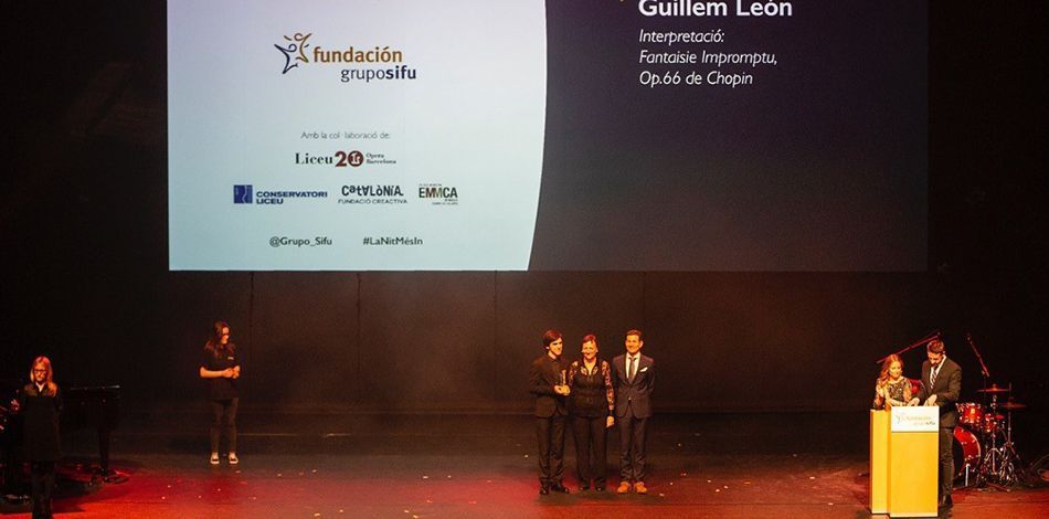 La Nit més IN de la Fundació Grup SIFU ofereix un gran concert inclusiu, en el marc del qual es va fer entrega d’una beca artística a l’alumne del Centre Superior Guillem León