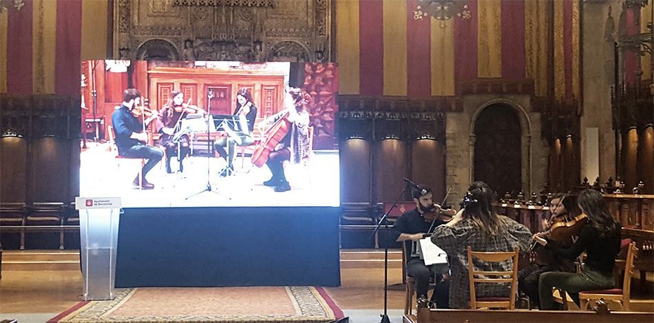 El Quartet Becquer, format per alumnes del Centre Superior, actua durant l’entrega de la Medalla d’Orde de la Ciutat a Pompeu Fabra