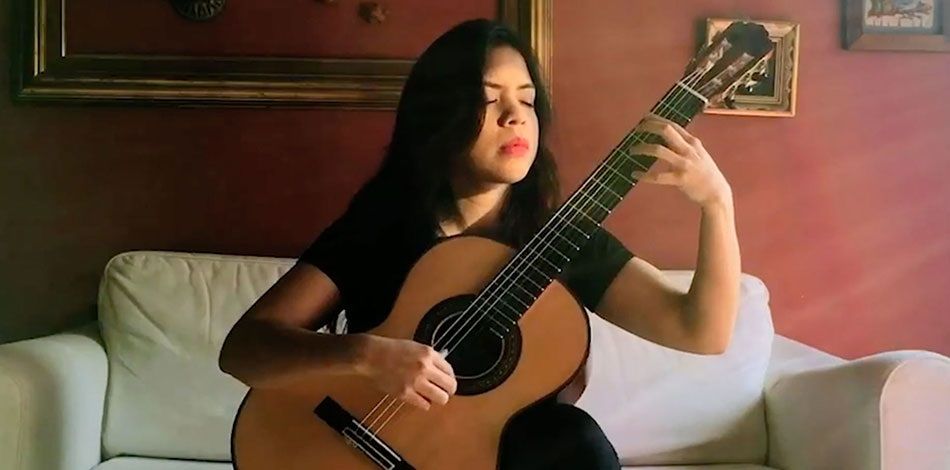 La guitarrista Mariana Gómez és entrevistada a la revista digital Uërani