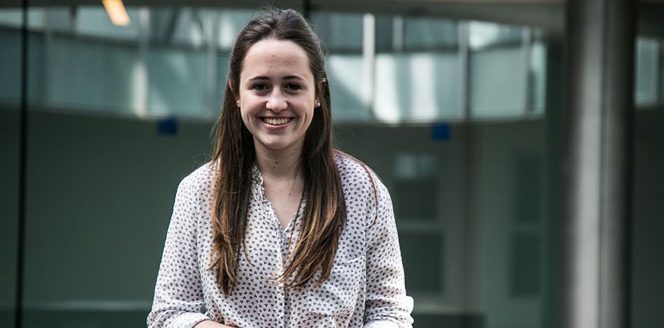 Leyre Sáenz de Urturi, exalumna del Centre Superior Liceu, és entrevistada per Gasteiz Hoy