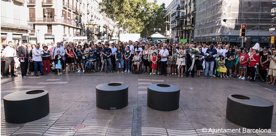 L’alumna del Centre Superior de Música Liceu, Paula Sanchez, va actuar a l’acte de record i homenatge a les víctimes de l’atemptat del 17 d’agost de 2017