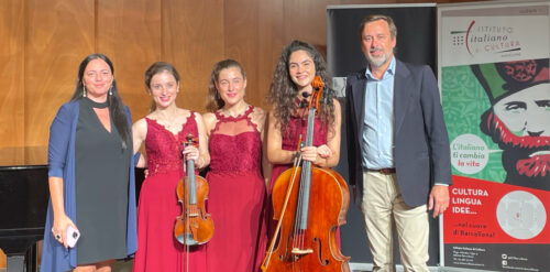 L'Institut Italià de Cultura i el Consolat General d'Itàlia, en col·laboració amb la Fundació Conservatori Liceu, van presentar el concert del Trio Hermes en el marc d'un esdeveniment especial: la primera regata femenina de la Copa Amèrica (America's Cup)