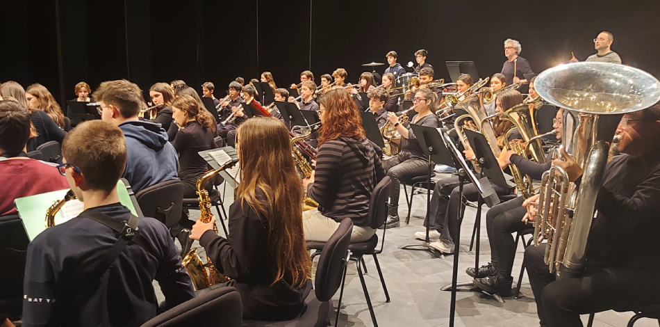 La Banda del Centre Professional Conservatori Liceu participa en un intercanvi amb la Banda del Conservatori de Vic que clou amb un fantàstic concert al Teatre L’Atlàntida