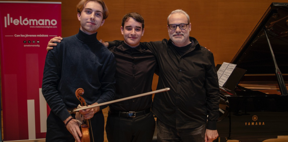 Alexis Pérez Arrúa i Pablo Turlo, alumnes del Conservatori Liceu, estrenen la “Sonata per a violí i piano” de David del Puerto a l’Auditori de la Diputació d’Alacant durant la fase final del Concurs Intercentros Melómano 2023