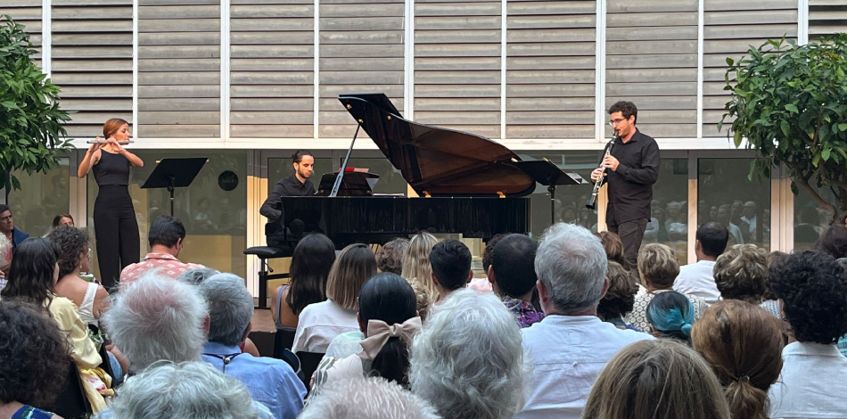 El Trio Kalon, integrat per antics alumnes del Màster en Interpretació de Música de Cambra, tanca amb èxit la seva participació al cicle AIE-CLÀSSICS EN RUTA 2023