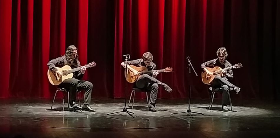 El Trio Tarsis de guitarres flamenques, format per alumnes del Centre Superior Liceu, va participar als Rencontres Musicales de Méditerranée de Còrsega
