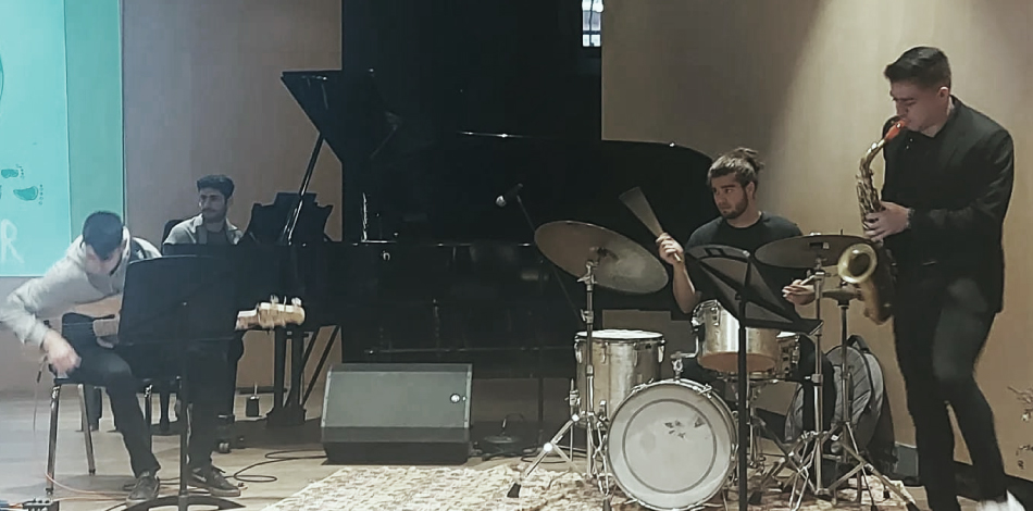 Alumnes del Centre Professional Conservatori Liceu acompanyen amb ritme de jazz les corals de secundària dels instituts de Barcelona del Projecte Cor Arts