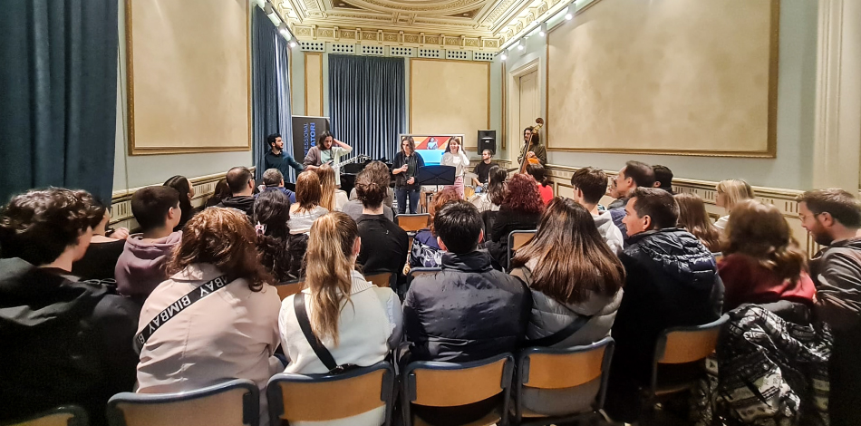 El Centre Professional Conservatori Liceu celebra la Jornada de Portes Obertes amb gran èxit de participació, i com a tret de sortida de la Setmana Cultural, amb una atractiva proposta de classes obertes, tallers, conferències i concerts