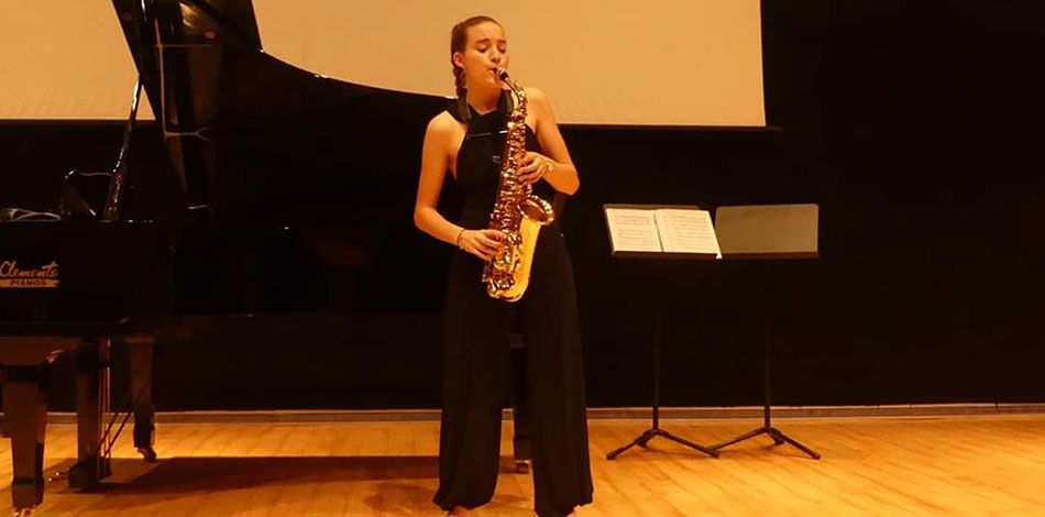 Estel Vivó, alumna del Centre Superior Liceu i becària de la Fundació de Música Ferrer-Salat, finalista al XXII Concurso Internacional de Música de Benidorm