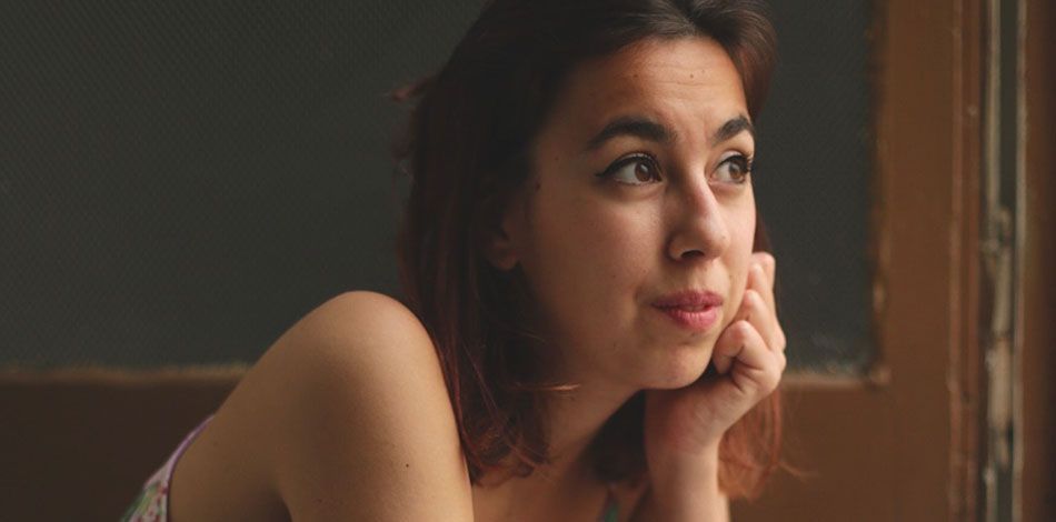 Raquel Herreros, exalumne del Centre Superior Liceu, estrena el seu primer senzill “Febrer”