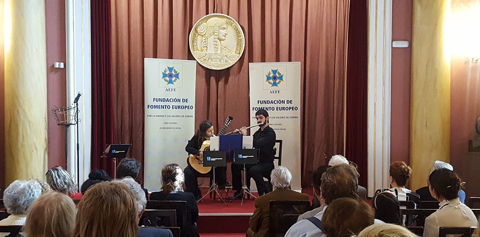 Concert del Dia d’Europa al Reial Cercle Artístic de Barcelona, a càrrec d’alumnes del Centre Superior de Música Liceu: actuació Duo Flauta i Guitarra